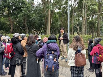 The tour guide introduced the content of the activity.